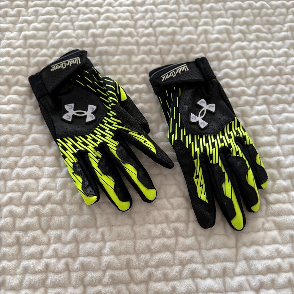 Under Armour Athletic Gloves